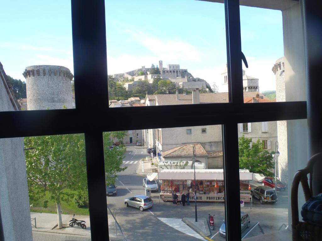 Grand Hotel Du Cours Sisteron Rom bilde